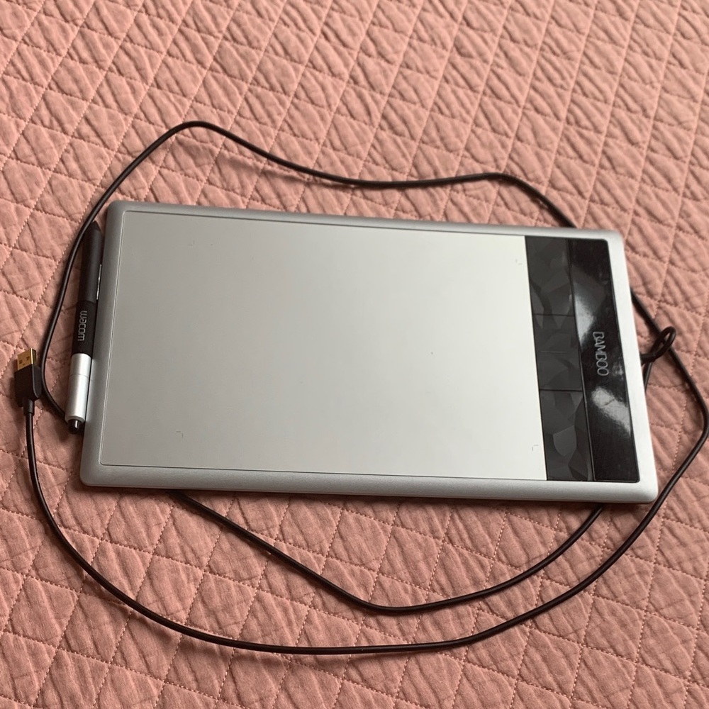 WACOM BAMBOO - Silver Drawing Tablet with Pen